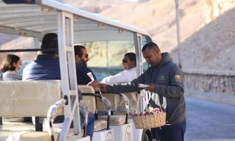السيارات الكهربائية الجديدة لنقل الزائرين