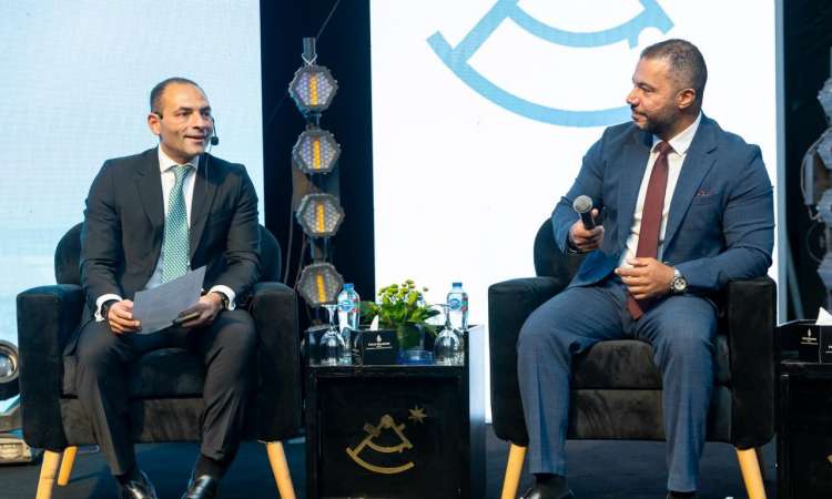 نائب رئيس البورصة خلال اللقاء